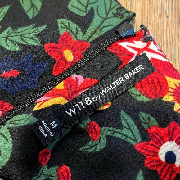 W118 by Walter Baker – Sleeveless Floral Blouse (M)🌸 - Picture 2 of 7